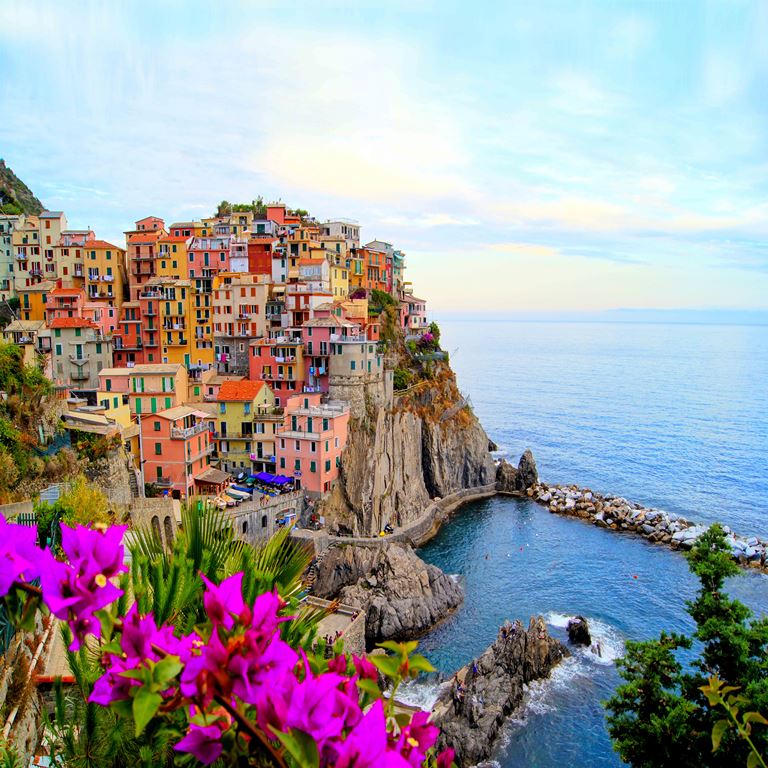 Manarola Coastal Charm ( NAT 136 )